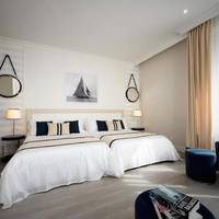 Junior Suite with Partial Sea View