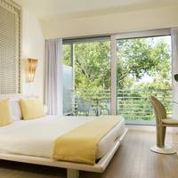 Superior Double or Twin Room with Partial Sea View