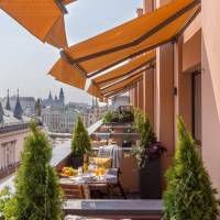 Burgundy Studio with Terrace and side Market Square View