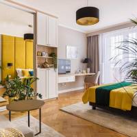 2-Bedroom Apartment with 3-Terraces and side Market Square View