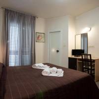 Deluxe Double Room with Side Sea View