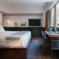 Large Queen or Twin Room