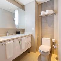Deluxe One-Bedroom Apartment