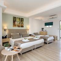 Double Room with Extra Bed and Sea View