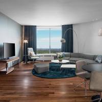 Corner Suite with Lounge Access