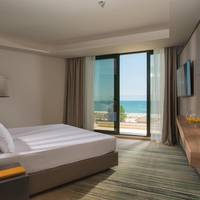 Double Room with Partial Sea View - Free Parking & Beach Access