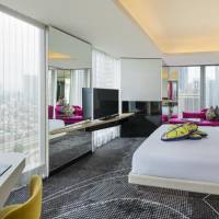 Cool Corner Room, King Bed