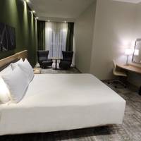 Queen Room with City View
