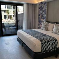 Privileged Suite & Swim Up