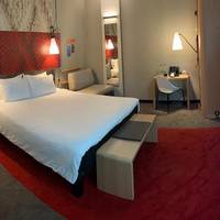 Queen Room with extra bed