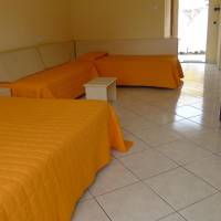 Family Room (2 Adults + 2 Children)