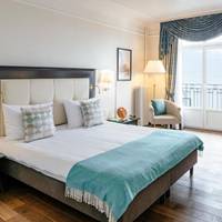Deluxe, Guest room, 1 Queen, Lake view, Balcony