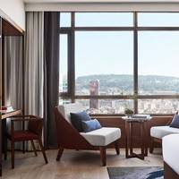 Deluxe City Room