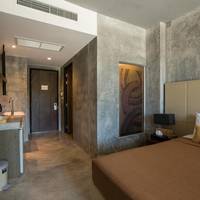 Superior King Room with Partial Sea View
