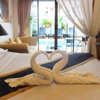 Deluxe Double or Twin Room with Pool Access