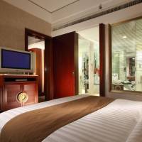 Business Queen Room