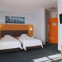 Superior Double Room with Two Single Beds and Kitchen - Non-Smoking