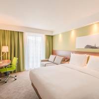 Queen Room with Sofa Bed - Non-Smoking