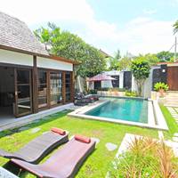 Six-Bedroom Villa with Garden and Pool 
