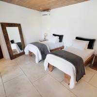 Deluxe One-Bedroom Apartment