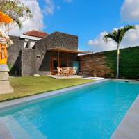 Two-Bedroom Apartment with Private Pool (Independent Building)