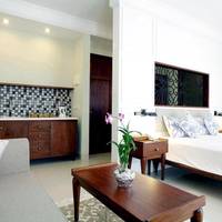 Suite with pool access