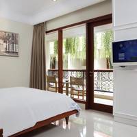 Suite with Pool View