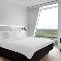 Deluxe Queen, Larger Guest room, 1 Queen