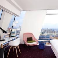 Large Standard City View, Larger guest room, 1 Queen