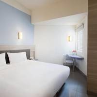 Smart Queen Room