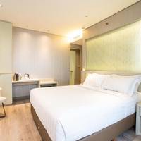 Executive Queen Room