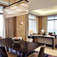 Fairmont Gold One-Bedroom Signature Suite