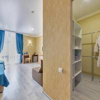 Comfort Family Room with Balcony