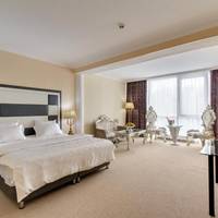 King Suite with Pool Access