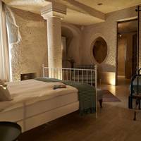 Deluxe Cave Room
