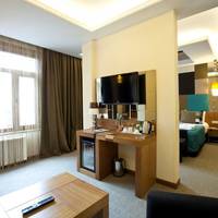 Corner Suite