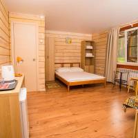 Standard Quadruple Room with Private Bathroom 