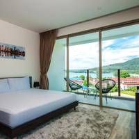 Apartment with Pool View 