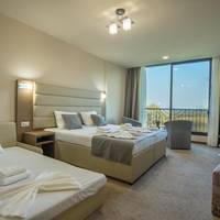 Family Room (2 Adults + 1 Child)