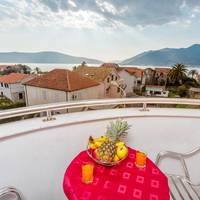One-Bedroom Apartment with Sea View