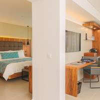 One Bedroom Suite with Outdoor Jacuzzi - Free WiFi