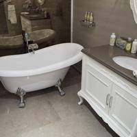Private Suite with Spa Bath