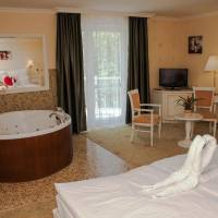 Suite with Hot Tub