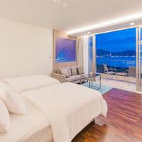 Grand Ocean Room