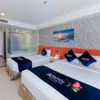 Deluxe Triple Room with City View and Bathtub