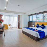 Executive Room with City View and Bathtub