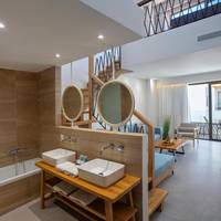 Deluxe Suite Split Level