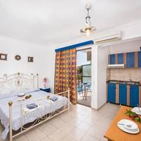 Superior Family Studio with Pool View
