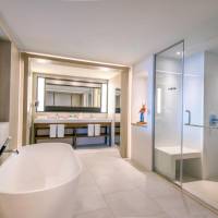 One Bedroom Master Swim Up Suite