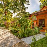 Bungalow with Garden View